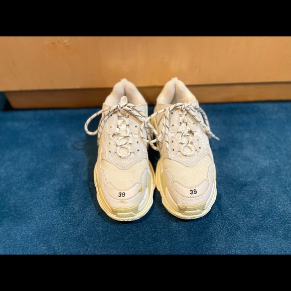 Balenciaga Triple S sneakers - Picture 2 of 16